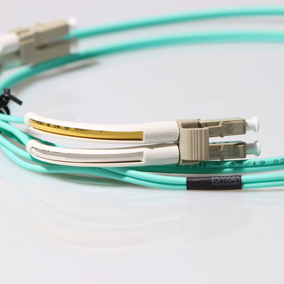 90 Derece Açı Çizmeli Özelleştirilmiş 1m SC LC Fiber Yama Kablosu Kablosu